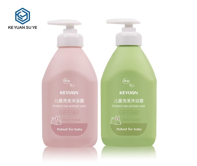 KY180 - Chai Nhua HDPE Dung Dau Goi 500ml Kem Voi Bom