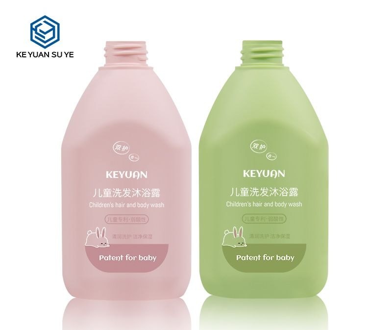 KY180 - Chai Nhua HDPE Dung Dau Goi 500ml Kem Voi Bom