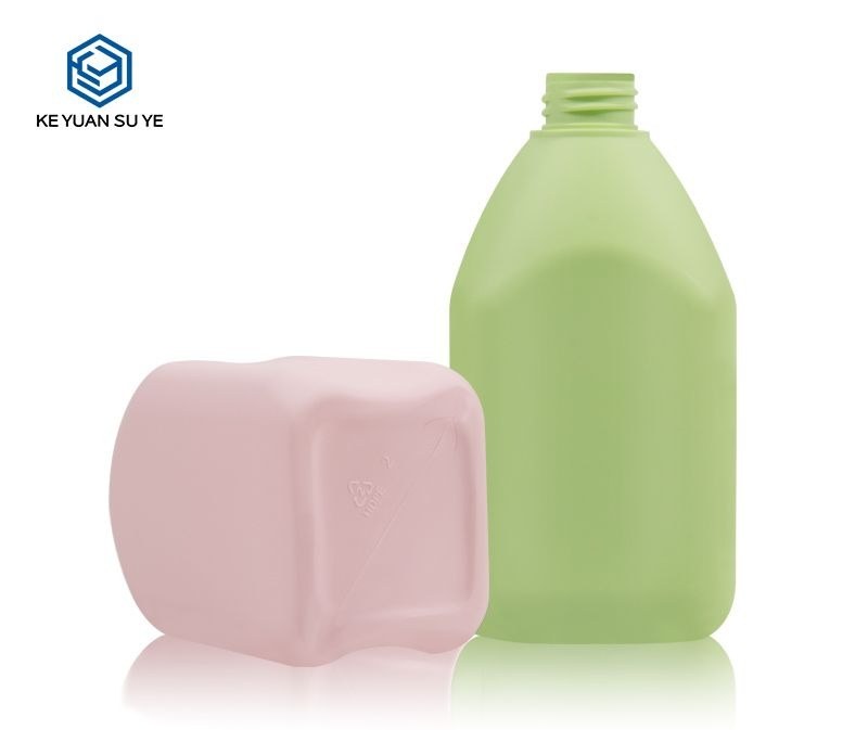 KY180 - Chai Nhua HDPE Dung Dau Goi 500ml Kem Voi Bom