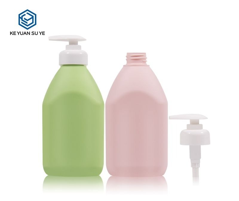 KY180 - Chai Nhua HDPE Dung Dau Goi 500ml Kem Voi Bom