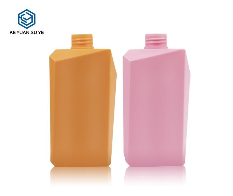 KY185 - Chai dầu gội nhựa 550ml màu hồng kèm vòi bơm