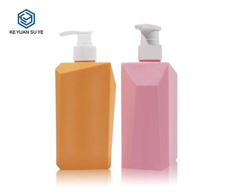 KY185 - Chai dầu gội nhựa 550ml màu hồng kèm vòi bơm