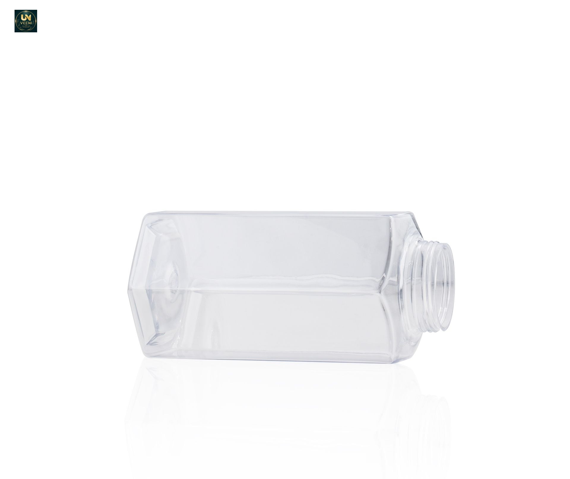 KY240 - Chai Nhua Trong Suot 650ml Co Bom Dung Dau Goi