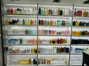 Kho mẫu chai lọ mỹ phẩm nhiều màu sắc tại xưởng sản xuất