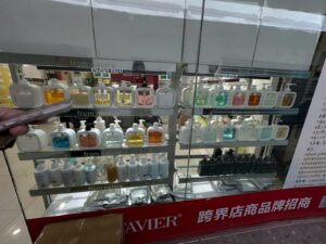 Phân biệt chai PET và HDPE — chọn nhựa đúng cho chai lọ mỹ phẩm tại Veeni