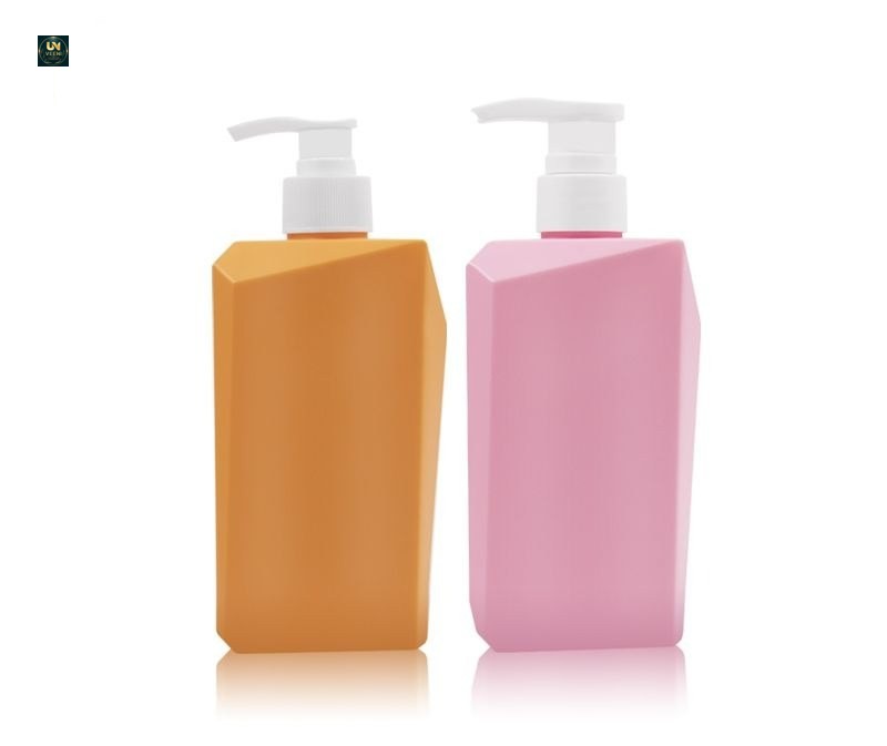 Chai dầu gội nhựa 550ml màu hồng kèm vòi bơm - KY185