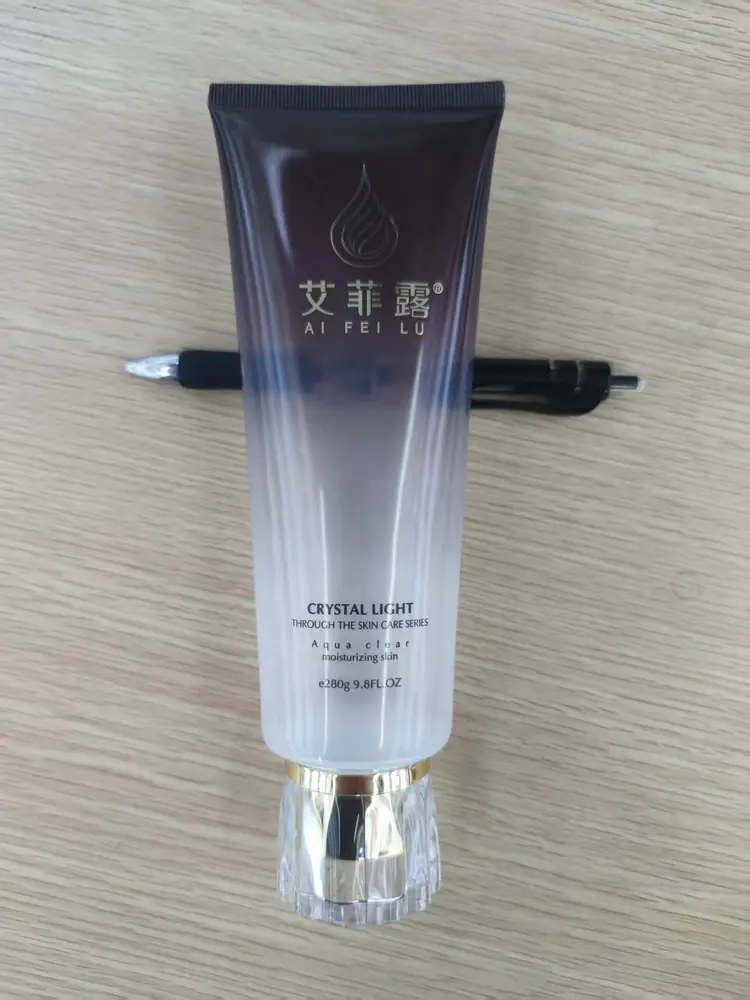 Tuýp mỹ phẩm tím gradient nắp bạc