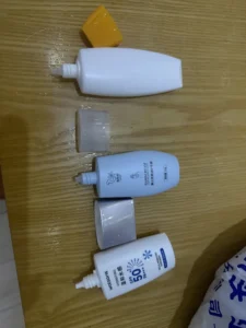Chai tottle nhựa trắng nắp bật úp ngược