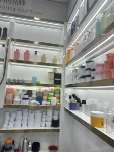 Kệ chai lọ mỹ phẩm size lớn cho spa